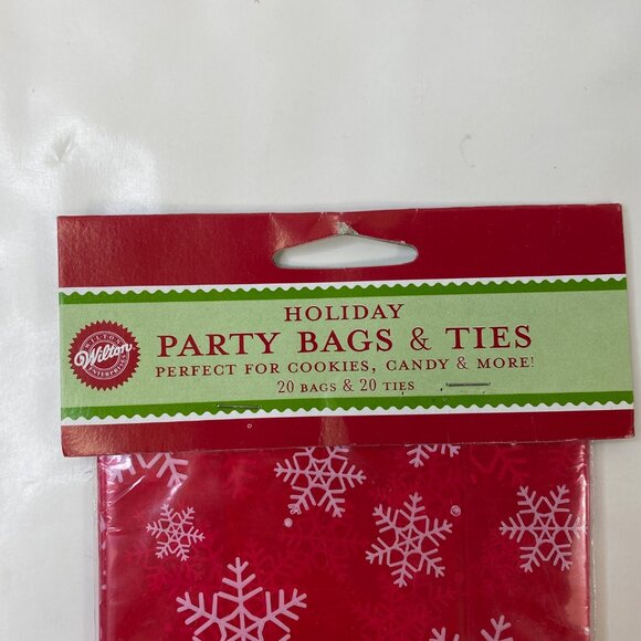 Wilton Holiday Red Snowflake Party 20 Bags & 20 Ties Cookies Candy - Picture 3 of 5